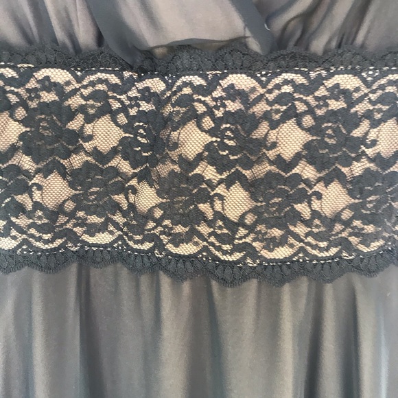 Gorgeous Black Overlay Formal Lace Dress - Picture 6 of 15